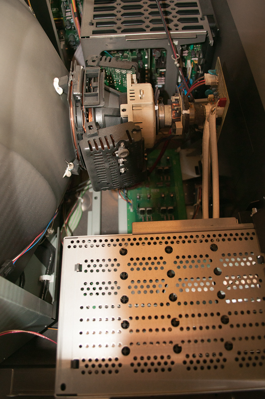 Sony BVM-D32E1WE interior